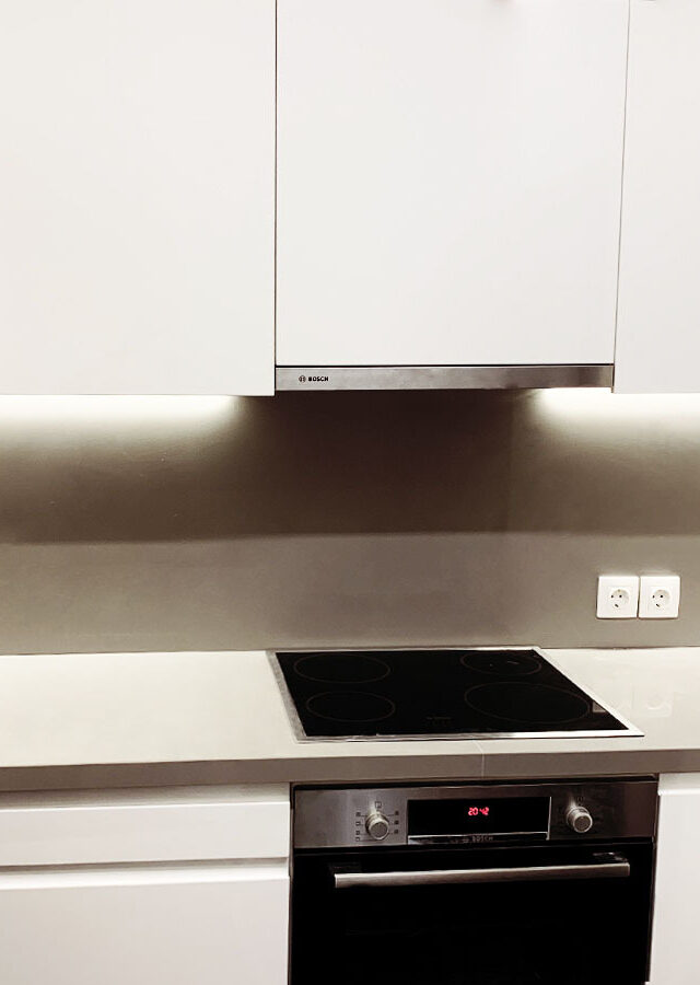 https://www.paragonconstruction.gr/wp-content/uploads/2022/07/NEW-ANAKAINISI_KOYZINAS_ARXIKIεικόνα-640x900.jpg